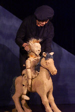Der Kobold �rgert das pferdchen (C) by Cassiopeia Theater Claudia Hann & Udo Mierke
